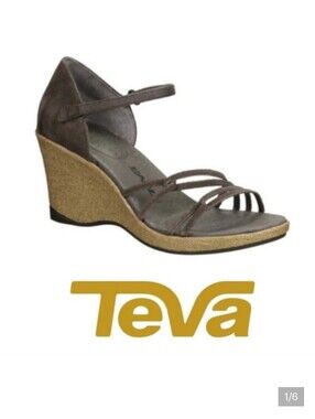 NWT.Teva Women's Taupe Strappy Wedge Sandal